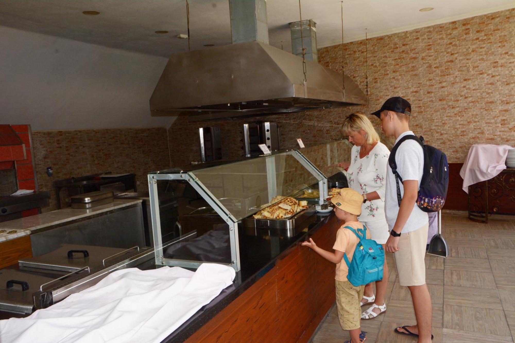 Miramor Hotel & Spa Antalya Exterior photo A family at a buffet